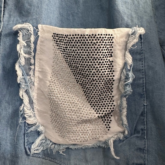 Whatttt the shirt!! - Picture 4 of 4